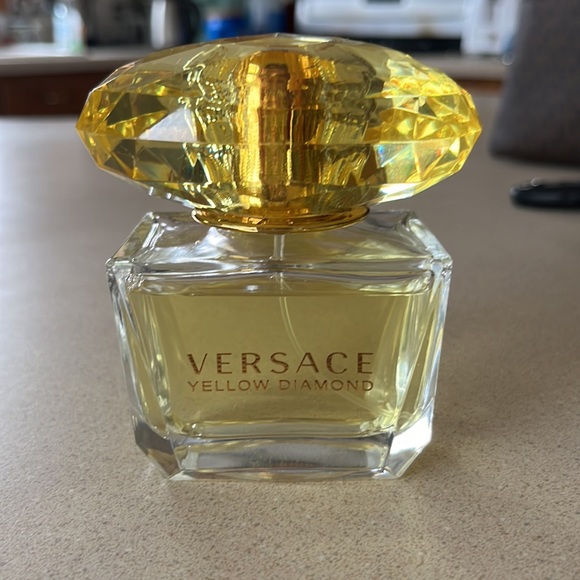Versace yellow diamond 3.0 fl oz BRAND NEW NEVER USED COMES WITH BOX! - Picture 5 of 8
